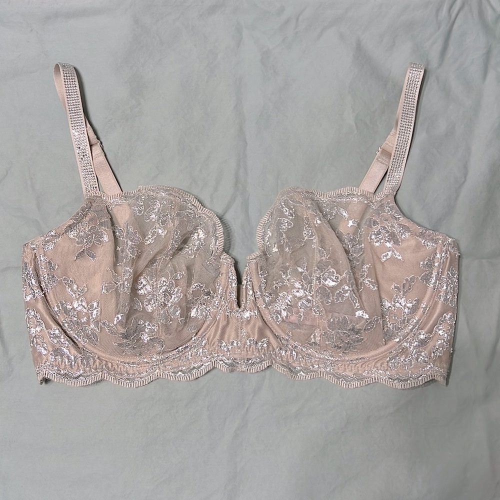 Victoria’s Secret dream angels push-up without padding foil lace bra